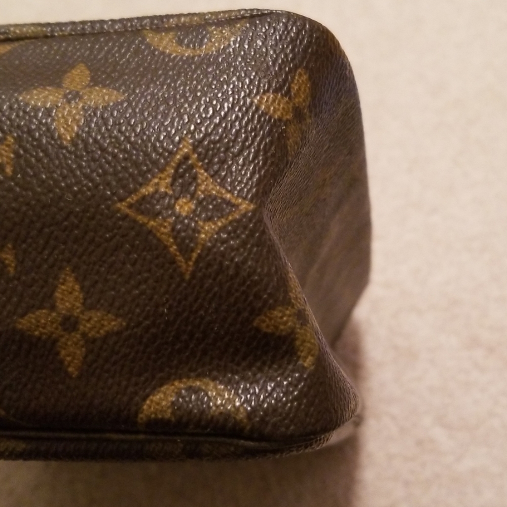 LV Toiletry Bag - Picture 5 of 8